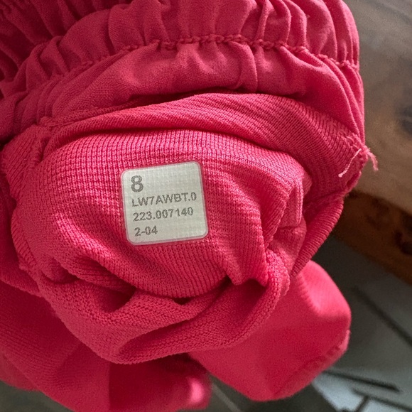 Lululemon Hotty Hot low rise shorts size 8 - Picture 4 of 7